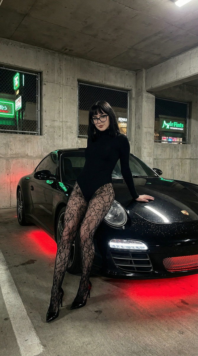 Porsche with sex girl