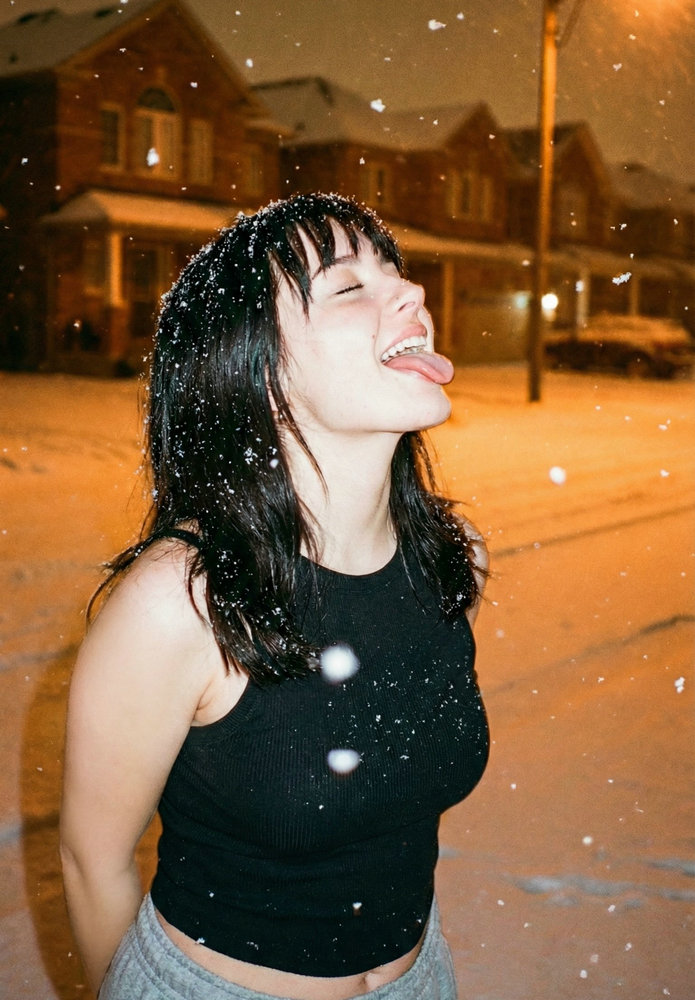 AI Girl:Catching Snow: The Flash-Frozen Joy of a Winter Night