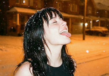 AI Girl:Catching Snow: The Flash-Frozen Joy of a Winter Night