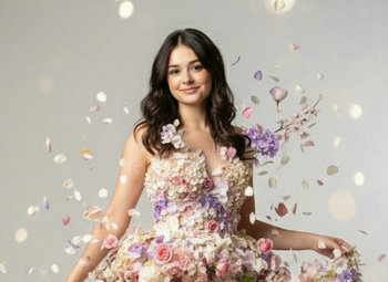 AI Pretty Girl in Bloom: Dream Flower Petal Gown