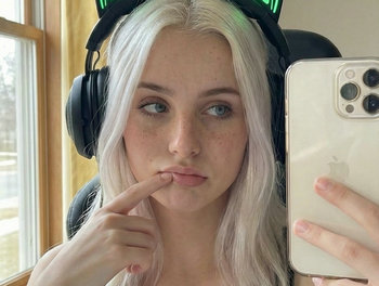 AI Pretty Girl Selfie: Gaming Headset Portrait