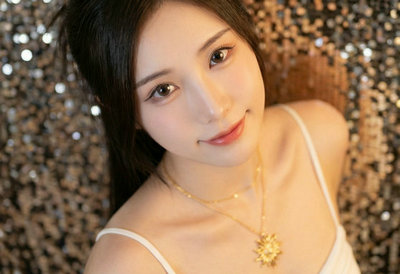 AI Pretty Girl Mosaic: High-Angle Warm Portrait Prompt